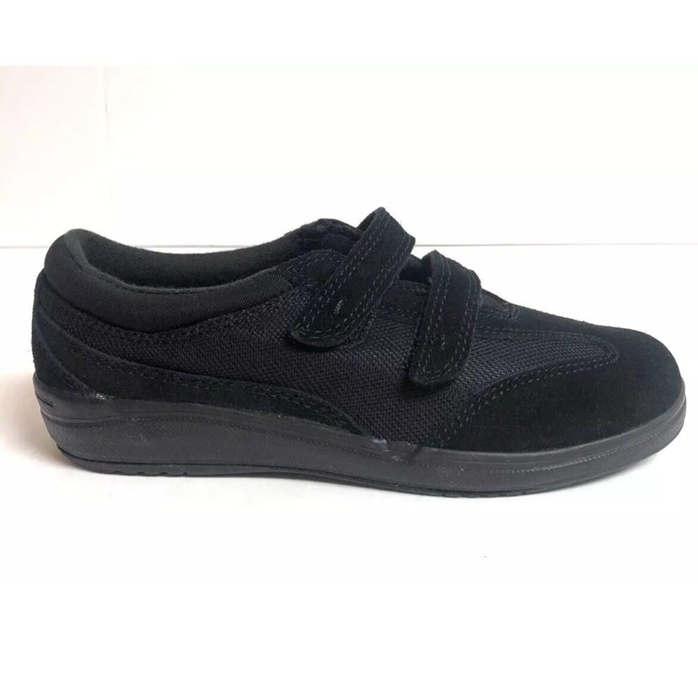 Grasshoppers Women’s Stretch Black Strap Sneakers, Size 6 M.